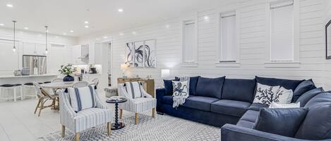 Smart-TV, DVD-Player, BĂŒcher, Videothek