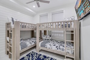 3 slaapkamers, een bureau, een strijkplank/strijkijzer, wifi