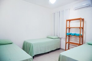 2 habitaciones, tabla de planchar con plancha, wifi y ropa de cama
