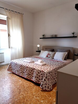 1 bedroom, iron/ironing board, travel crib, WiFi - Sara's Apartment (Roma)