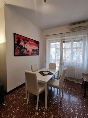 Dining - Sara's Apartment (Roma)
