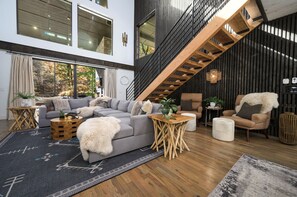 Smart-TV, Kamin, Videospiele, Tischfußball