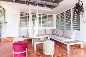 Smart TV, books - Comfort 4 min to Beach: Espresso, Grill, Terrace, Fiber Optic, Tesla Power (San Juan)