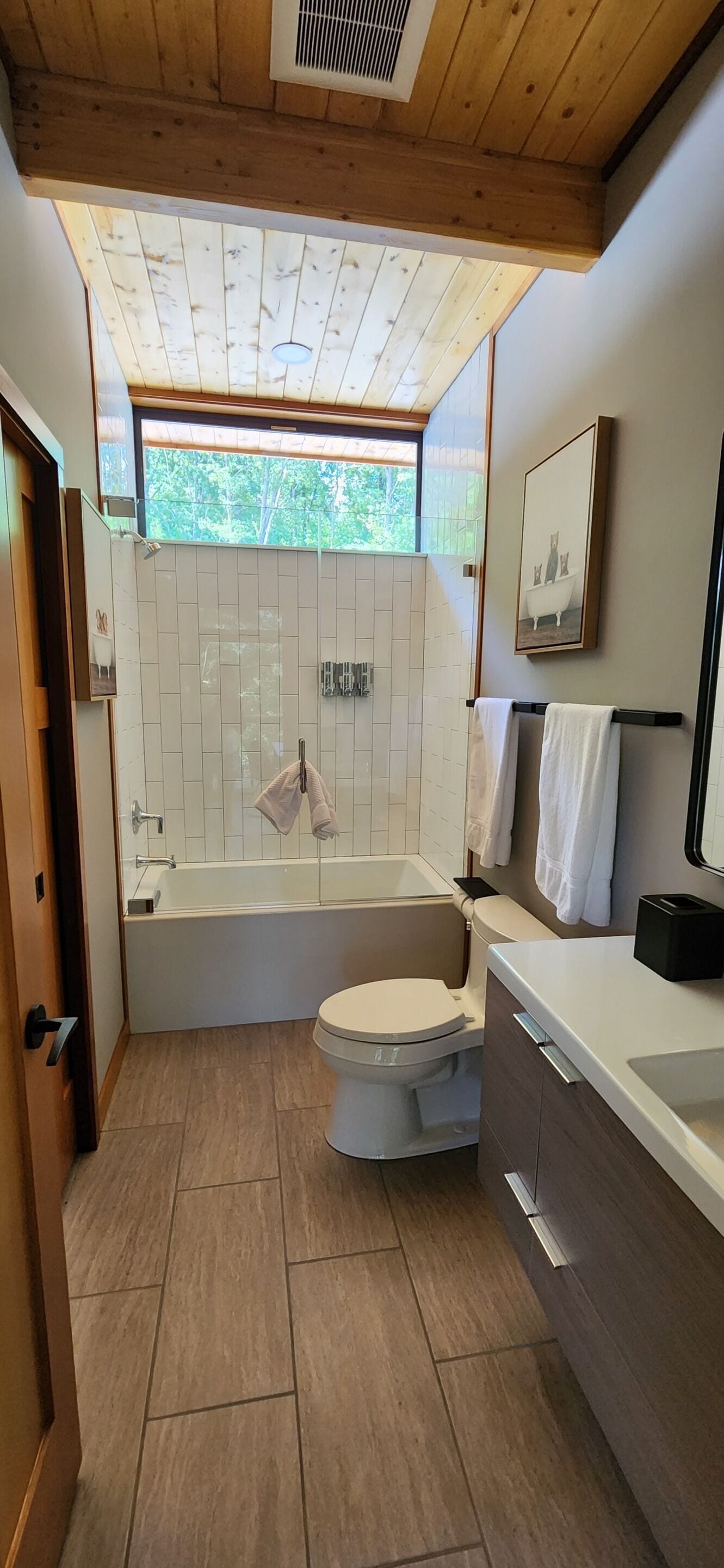 A bathroom with a bathtub, toilet, and sink.