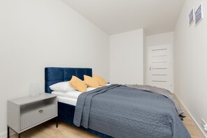 2 bedrooms, desk, bed sheets - Goodnight Apartment by Renters (Warsaw)