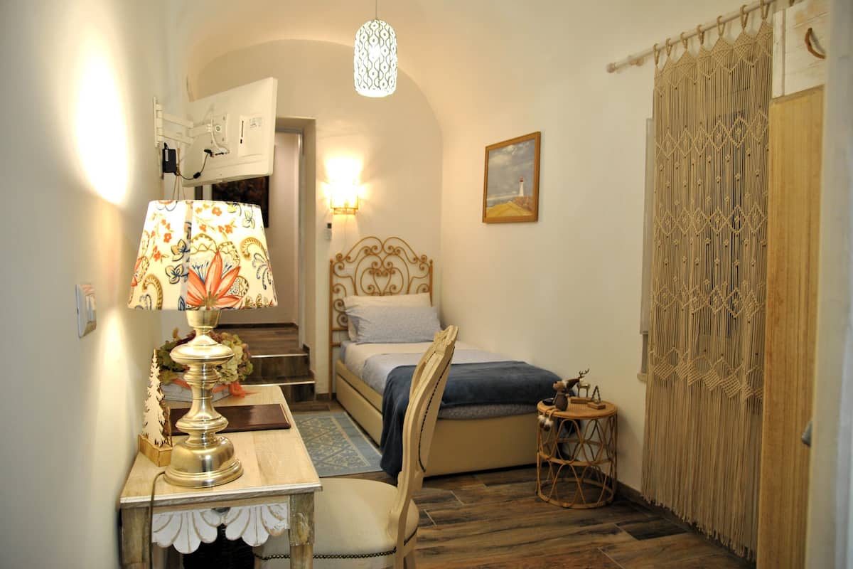 Comfort-Zimmer, mit Bad, Blick auf den Innenhof