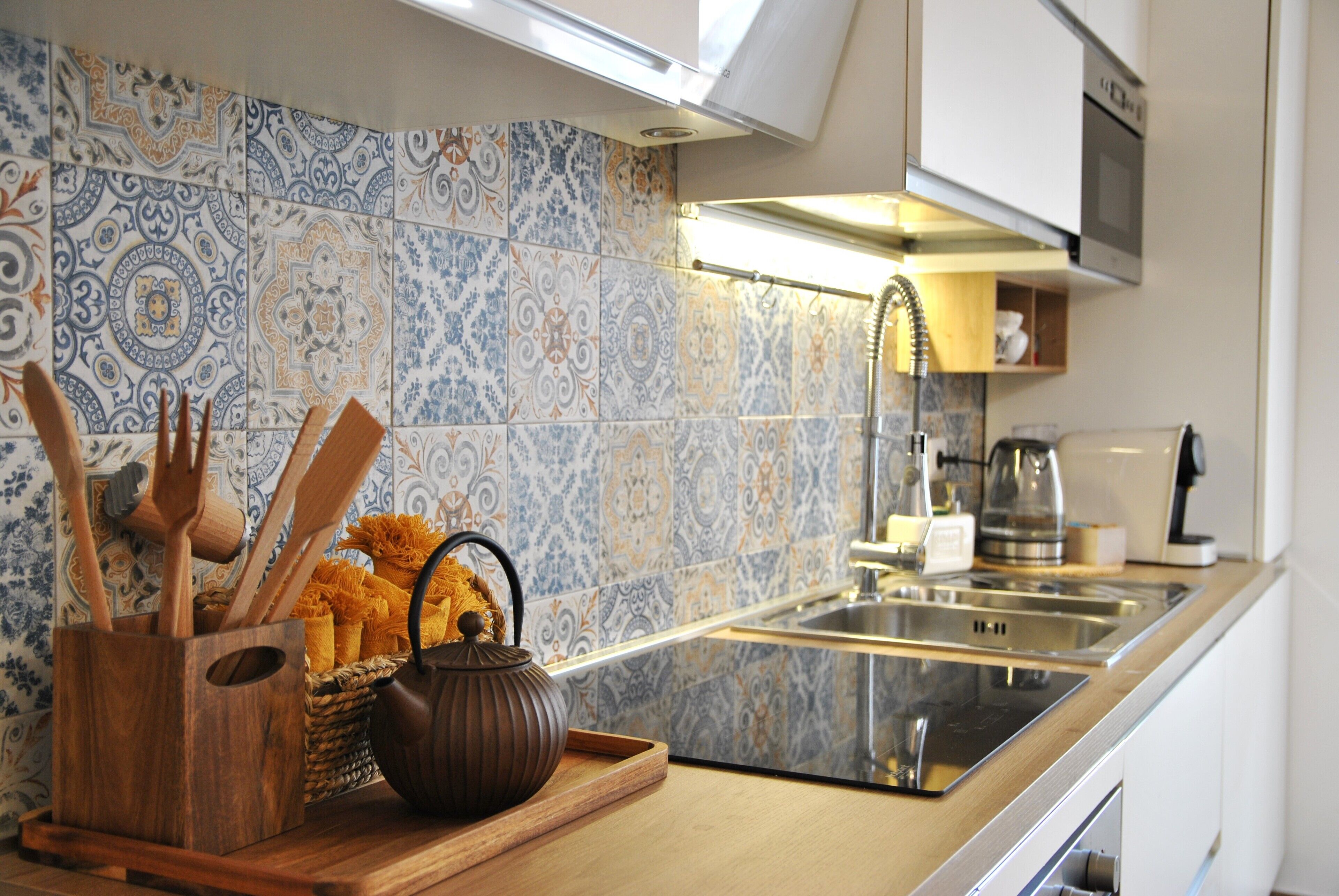 Kühlschrank, Mikrowelle, Espressomaschine