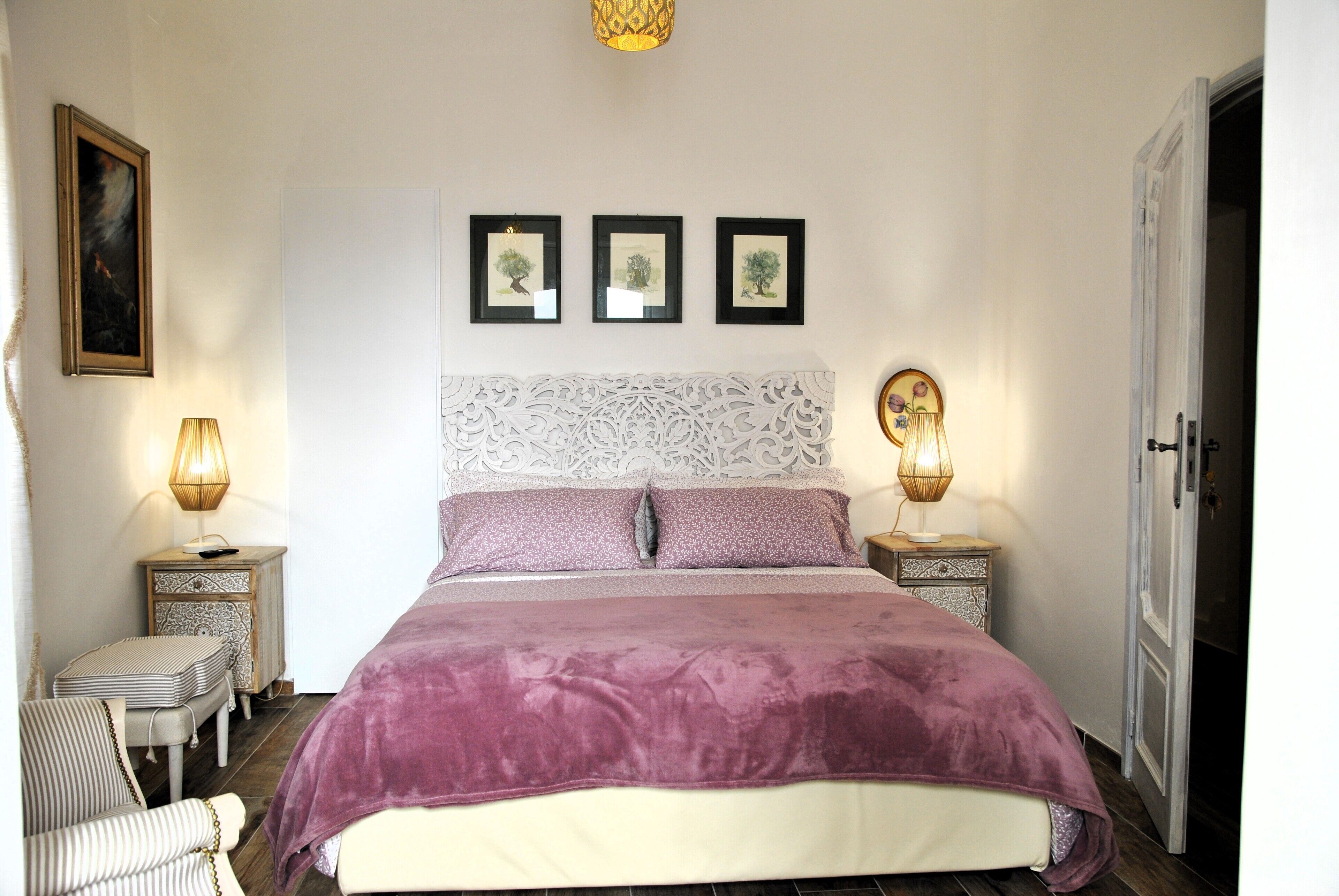 Habitación de lujo | Ropa de cama de alta calidad, colchones viscoelásticos, caja fuerte