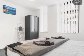 1 habitación, tabla de planchar con plancha, wifi y ropa de cama 