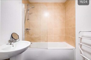 Toallas y papel de baño