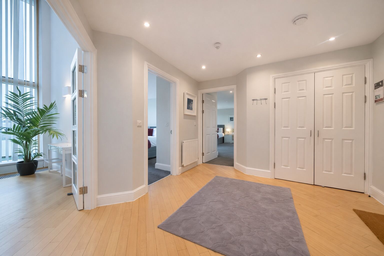 2 bedrooms, in-room safe, desk, iron/ironing board