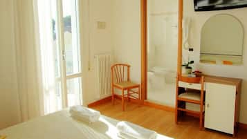 Kahden hengen classic-huone (yksi tai kaksi sänkyä) | Minibaari, tallelokero huoneessa, työpöytä, vauvansängyt