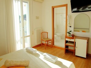 Classic Double or Twin Room | Minibar, in-room safe, desk, cribs/infant beds - Hotel B&B Manuela (Cervia)