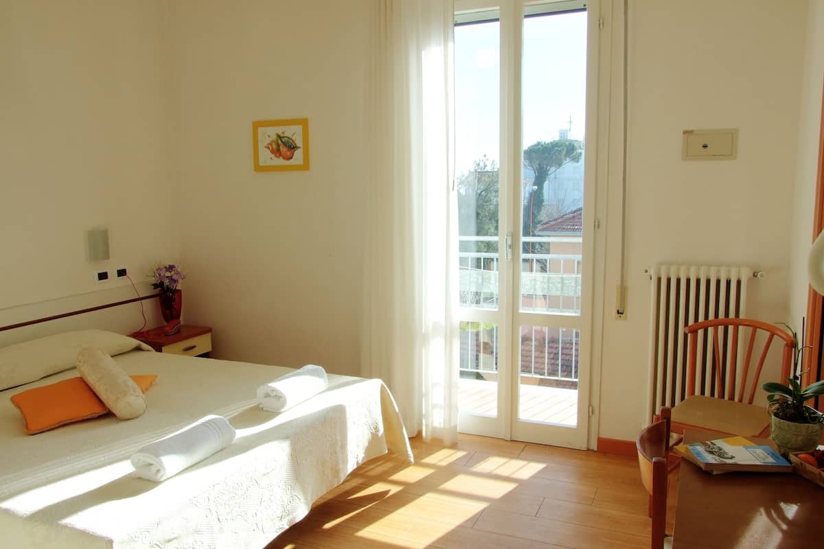 Klassieke kamer, 1 twee- of 2 eenpersoonsbedden | 1 slaapkamer, een minibar, een kluis op de kamer, een bureau