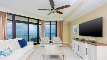 Condo, 3 Bedrooms | Living area