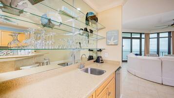 Condo, 3 Bedrooms | Interior