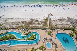 Condo, 3 habitaciones | Playa | En la playa 