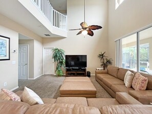 Casa, 6 habitaciones | Área de sala de estar