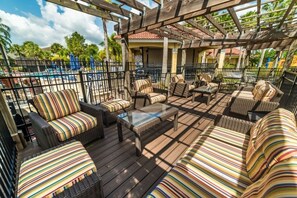 Property grounds - Sunnyside Villa 6 Bedroom Home by RedAwning (Kissimmee)