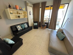 2 bedrooms - Solemar Resort, sea View Private Beach, and Parking (Jounieh)