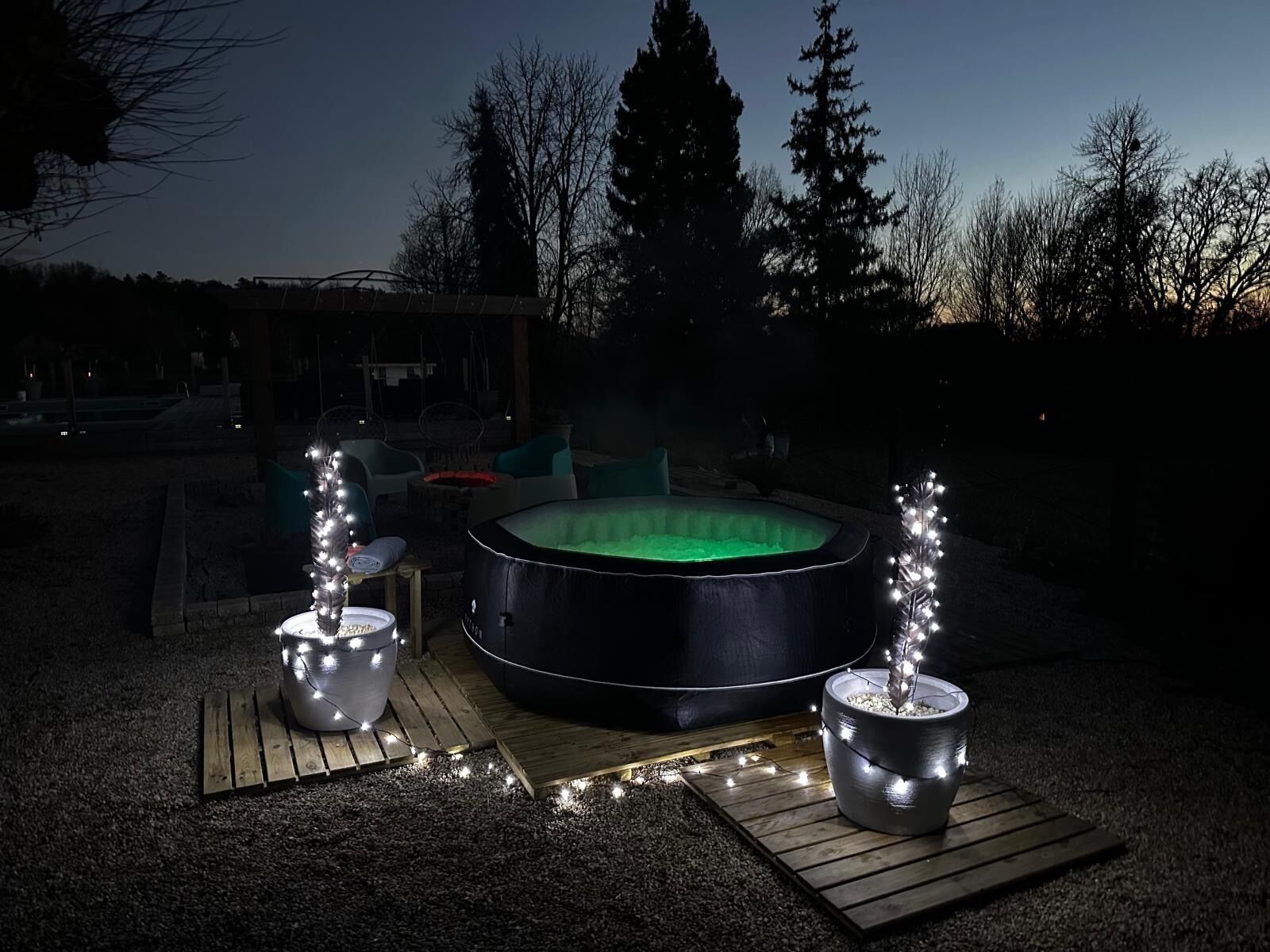 Outdoor spa tub