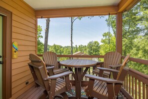 Outdoor dining - Lakefront with private dock and fire pit (Dandridge)