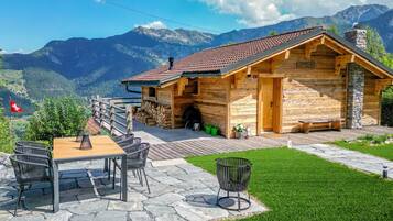 Chalet (3 Bedrooms) | Front of property