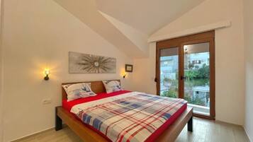 Premium Apartment | 2 bedrooms, premium bedding, memory foam beds, desk