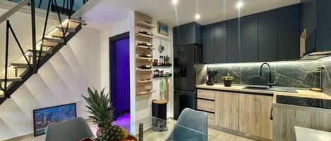 Premium Apartment | Private kitchen | Fridge, microwave, oven, stovetop