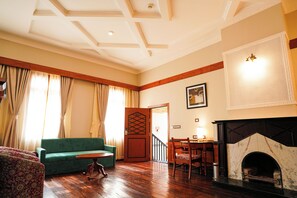 Habitación presidencial | Zona de estar | Una televisión de pantalla plana