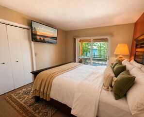 5 bedrooms, desk, iron/ironing board, travel cot