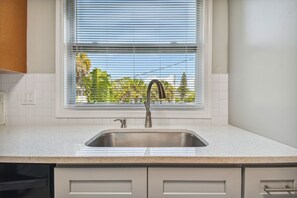 Interior - Peaceful retreat only a mile from DT St Pete and 2 blocks to Tampa Bay! (St. Petersburg)