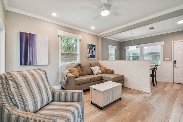 Smart TV - Peaceful retreat only a mile from DT St Pete and 2 blocks to Tampa Bay! (St. Petersburg)