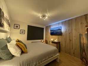 4 bedrooms, desk, iron/ironing board, travel cot