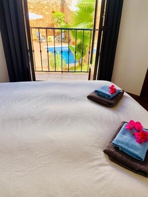 Signature Double or Twin Room, Non Smoking, Pool View | Laptop workspace, free WiFi, bed sheets - Boutique Hostal Lorca (Nerja)