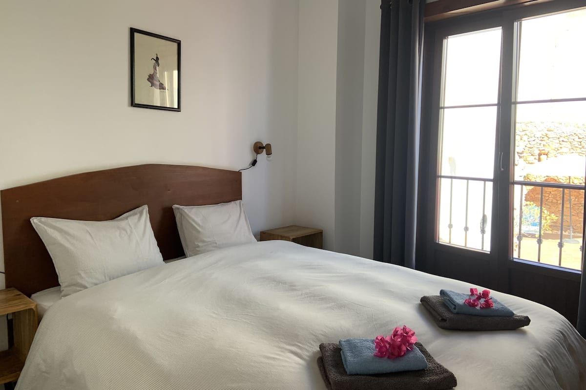Signature Double or Twin Room, Non Smoking, Pool View | Laptop workspace, free WiFi, bed sheets