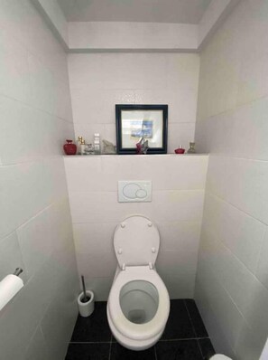 Towels, toilet paper