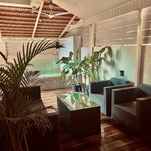 Lobby sitting area - Clarence Cottage Villa 27 (Marra)