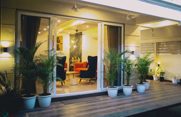 Luxury Villa, Multiple Bedrooms, Private Pool, River View | Terrace/patio - Clarence Cottage Villa 27 (Marra)