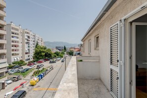 A balcony overlooking a street with parked cars and a row of buildings. - Spacious apartment Zvone with 3 balconies and parking (Split)
