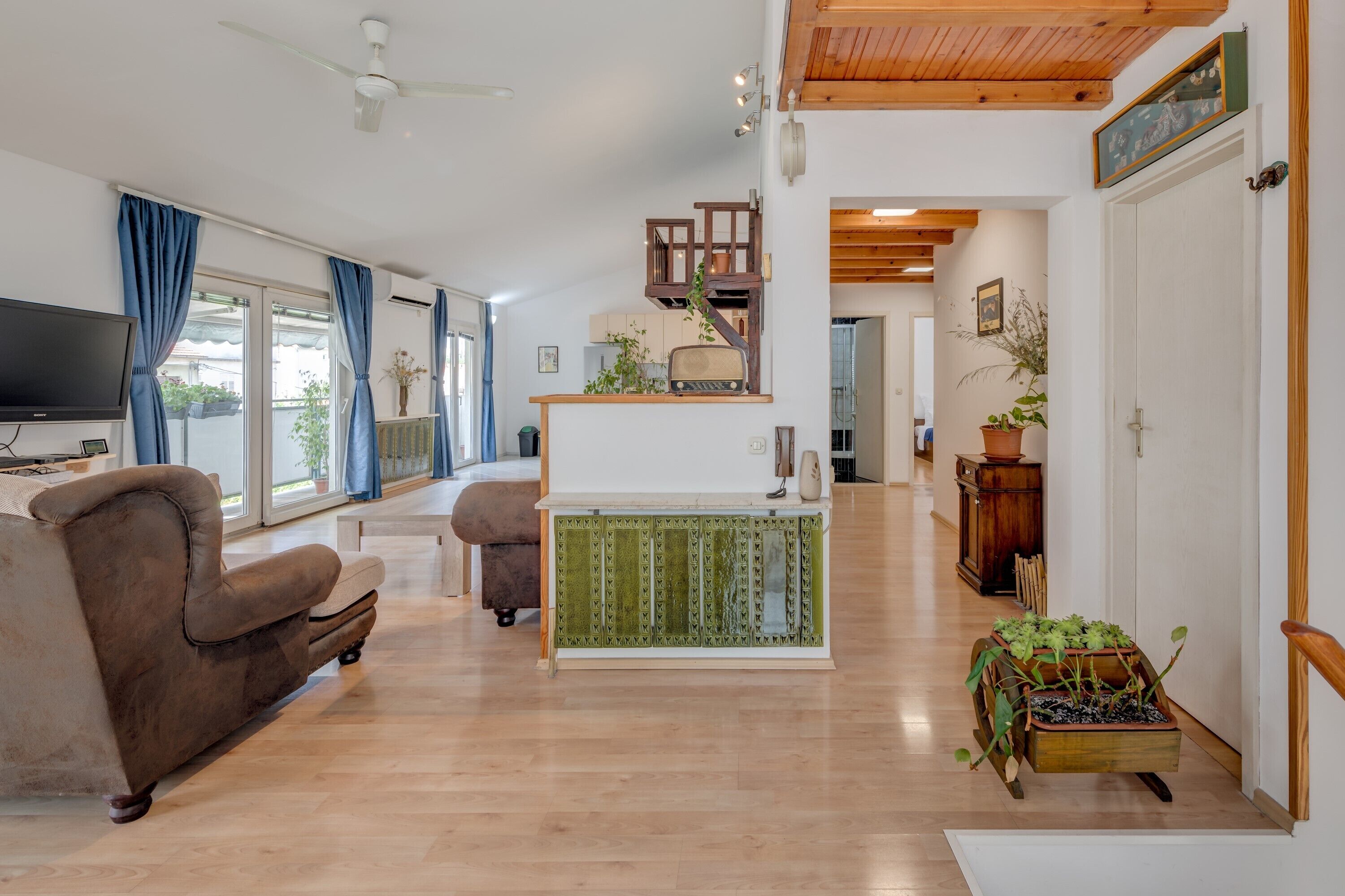 Apartment | Living area | 47-inch flat-screen TV with cable channels