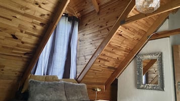 4 makuuhuonetta, työpöytä, ilmainen Wi-Fi, vuodevaatteet