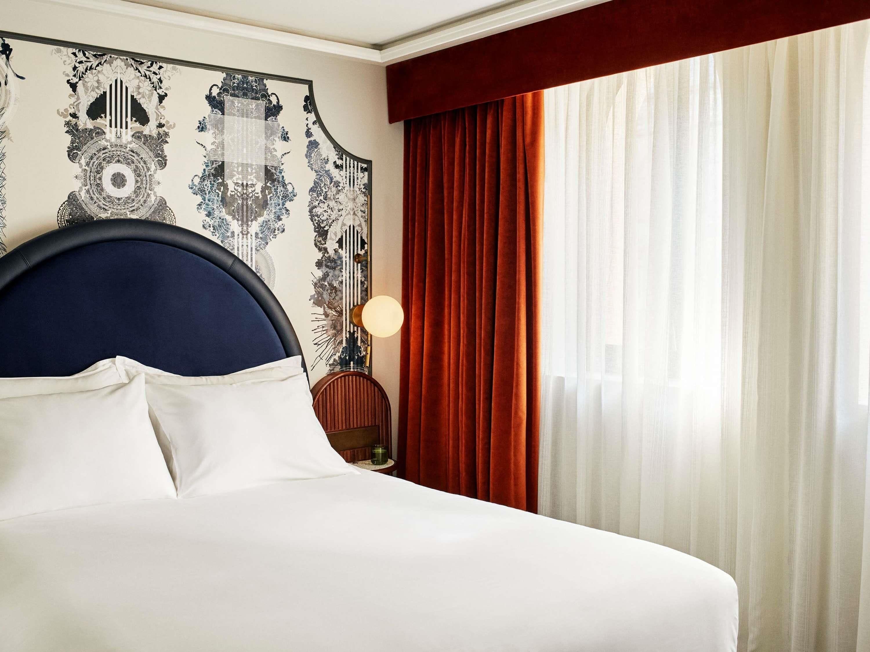 Rom, 1 queensize-seng (General Admission. More space) | Minibar, safe på rommet, lydisolert og strykejern/-brett