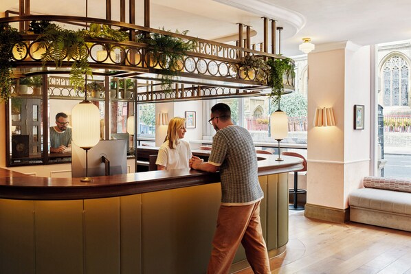 Mostrador para check-in y check-out