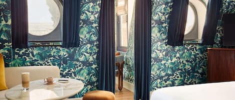 Suite (Headliner) | Minibar, in-room safe, soundproofing, iron/ironing board