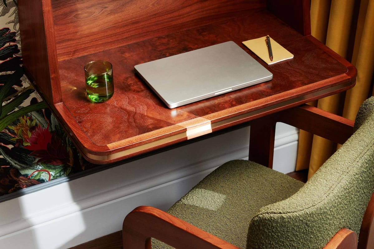 Quarto, 1 cama Queen, vista para a cidade | Frigobar, cofres nos quartos, quartos à prova de som