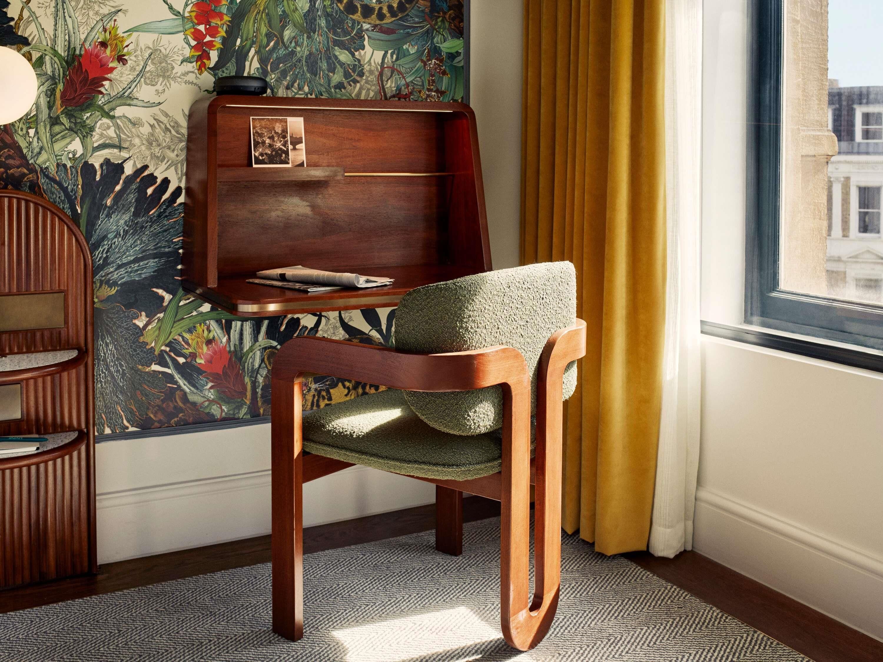 Chambre, 1 grand lit, vue sur la ville | Minibar, coffre-fort, système d’insonorisation