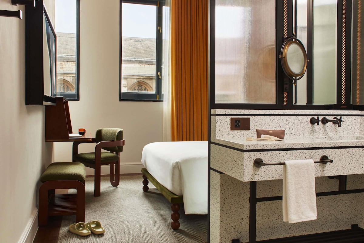 1 Queen Bed, City View | View from room