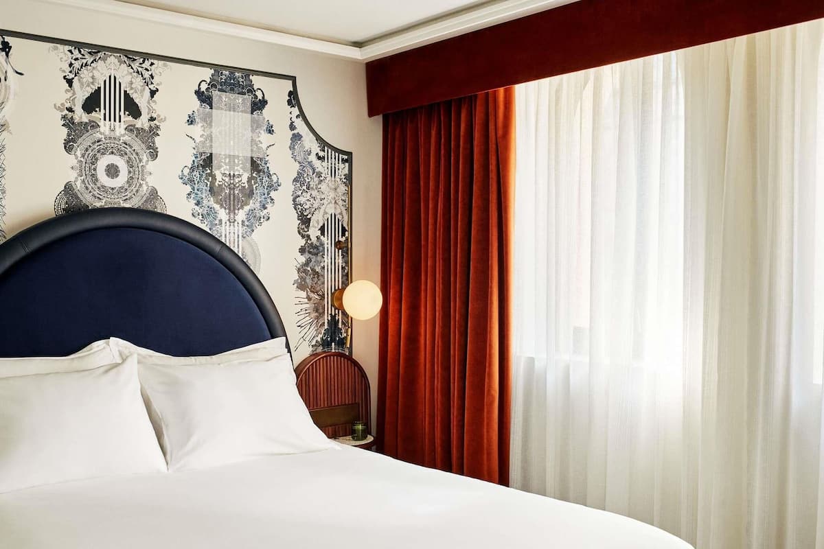 Room, 1 Queen Bed (General Admission. More space) | Minibar, in-room safe, soundproofing, iron/ironing board