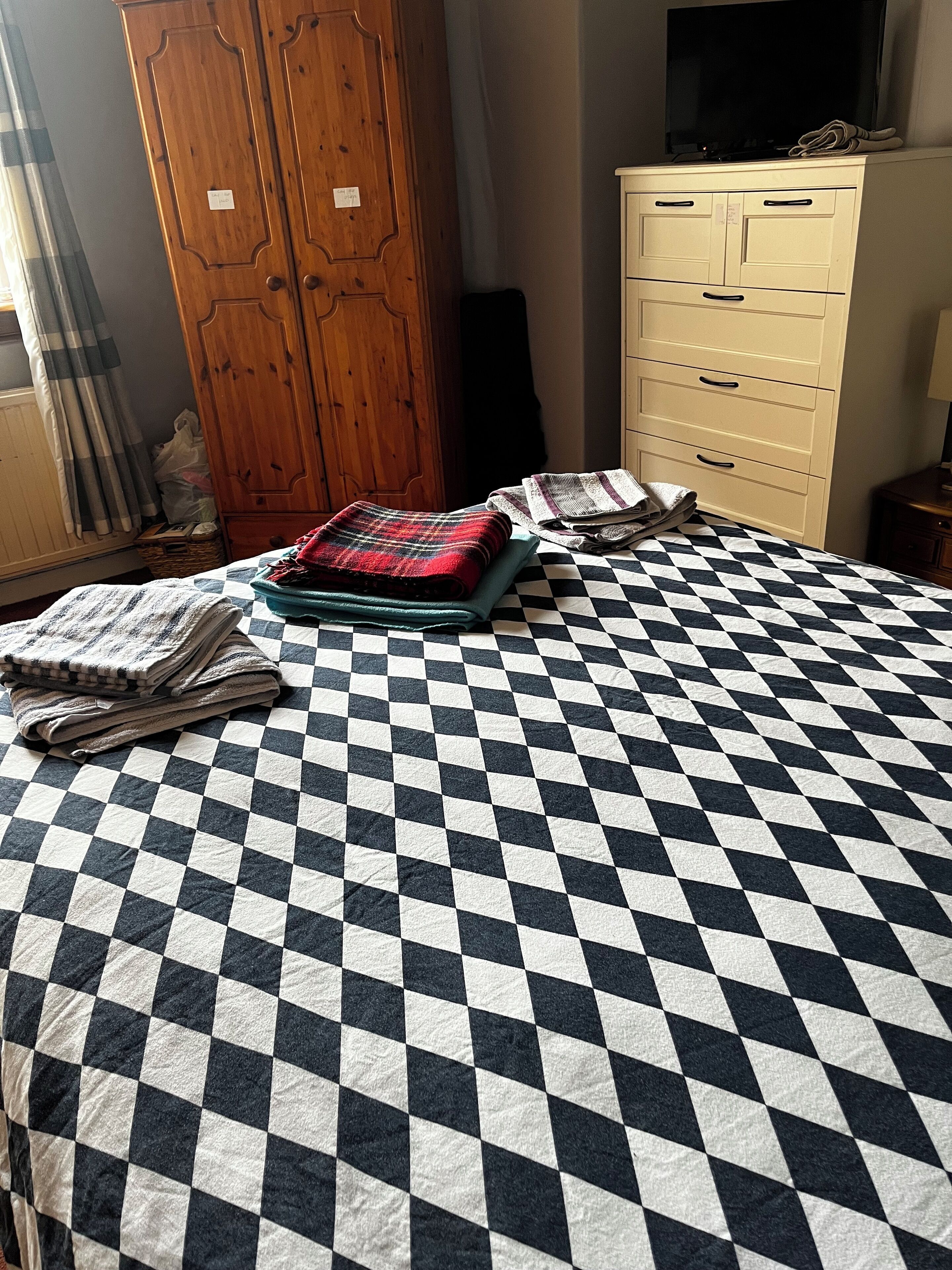 2 bedrooms, iron/ironing board, free WiFi, bed sheets